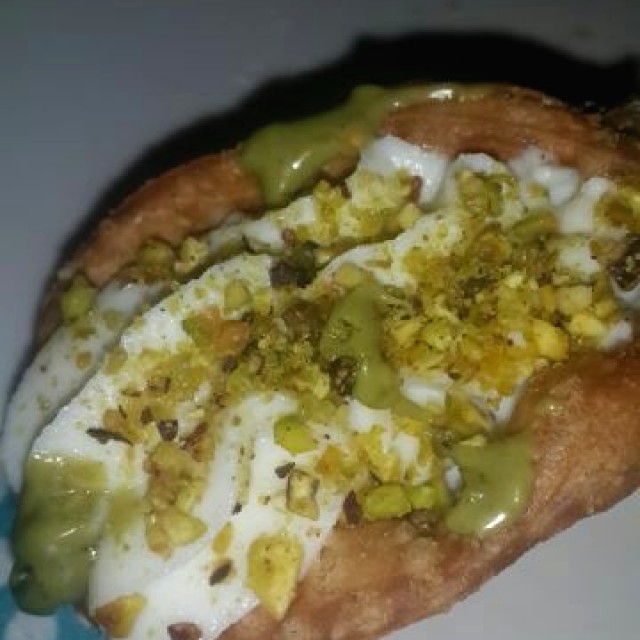 Cannoli  con ricotta y pistacho 