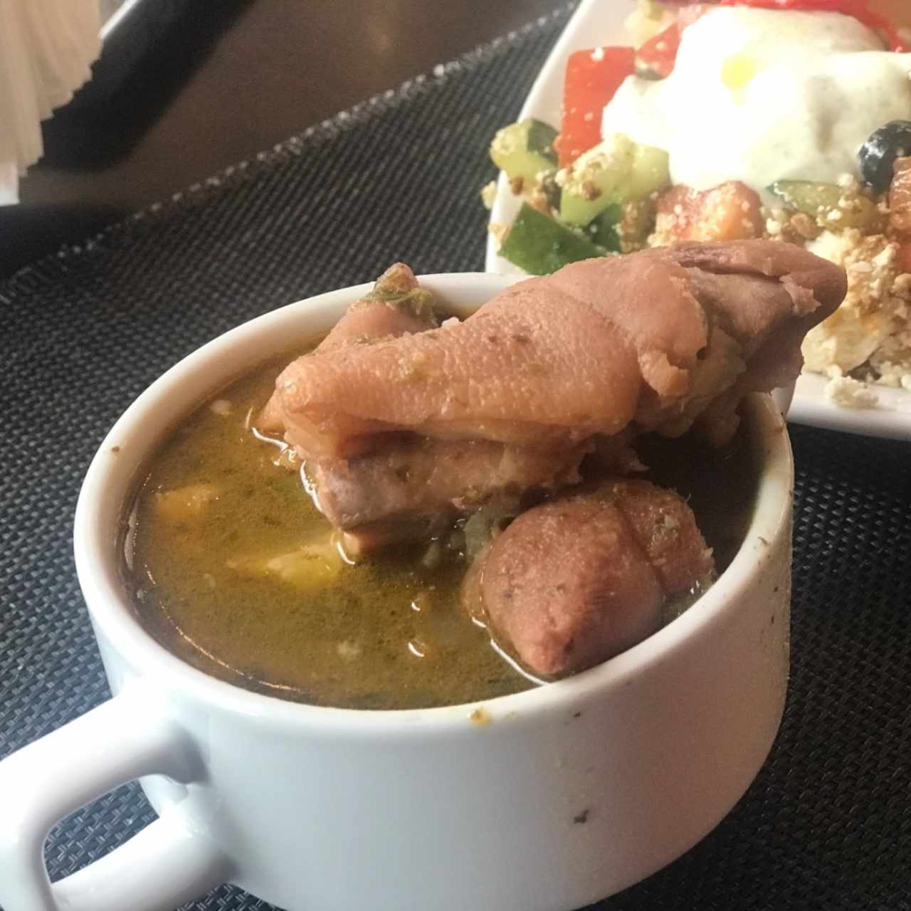 sopa de patitas de cerdo