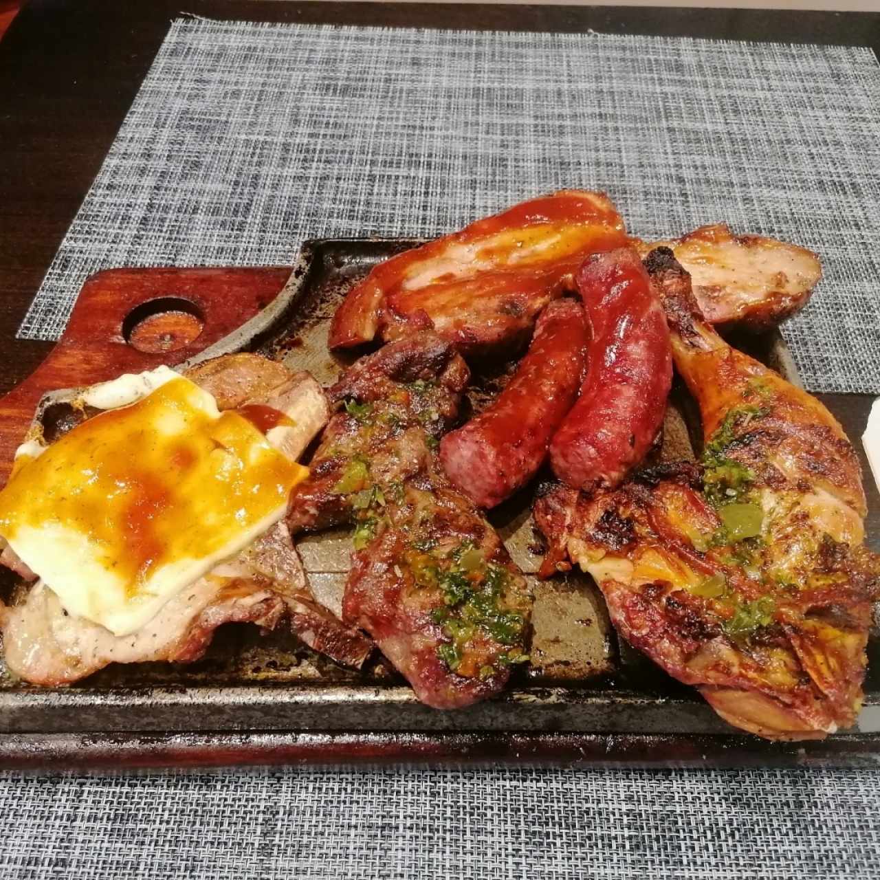 ESPECIALIDADES - PARRILLADA ARGENTINA FUSIÓN