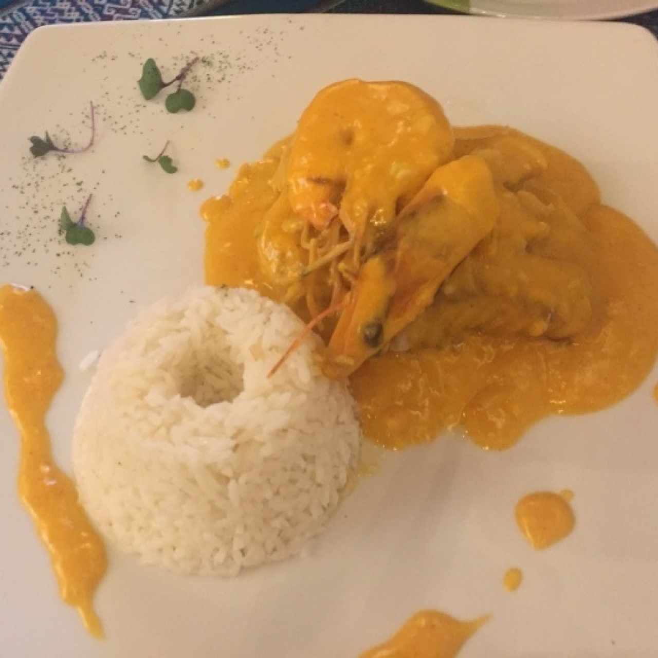 corvina con langostinos