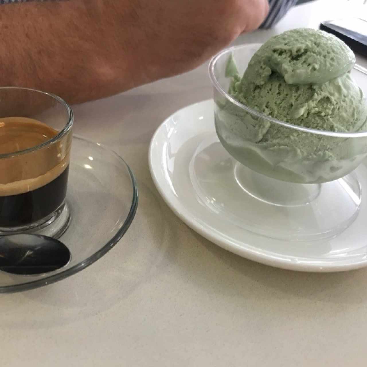 helado de pistacho y cafe 