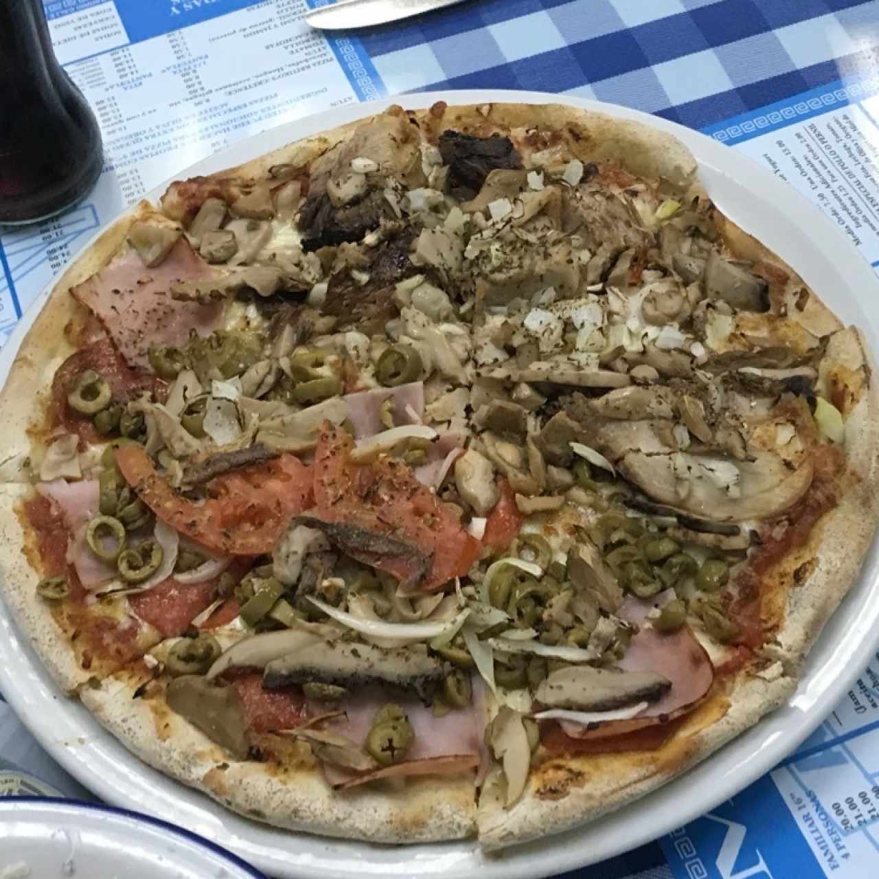 Pizza mitad atheniense y athens