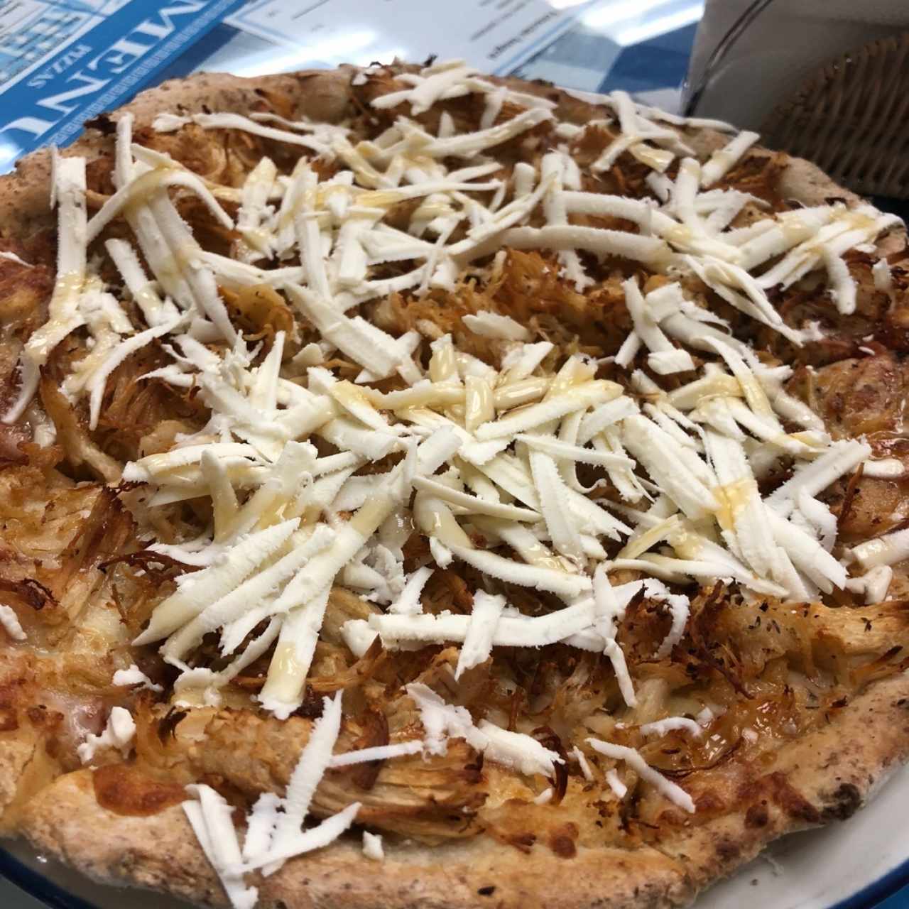 pizza de pollo + queso feta + miel 🤤