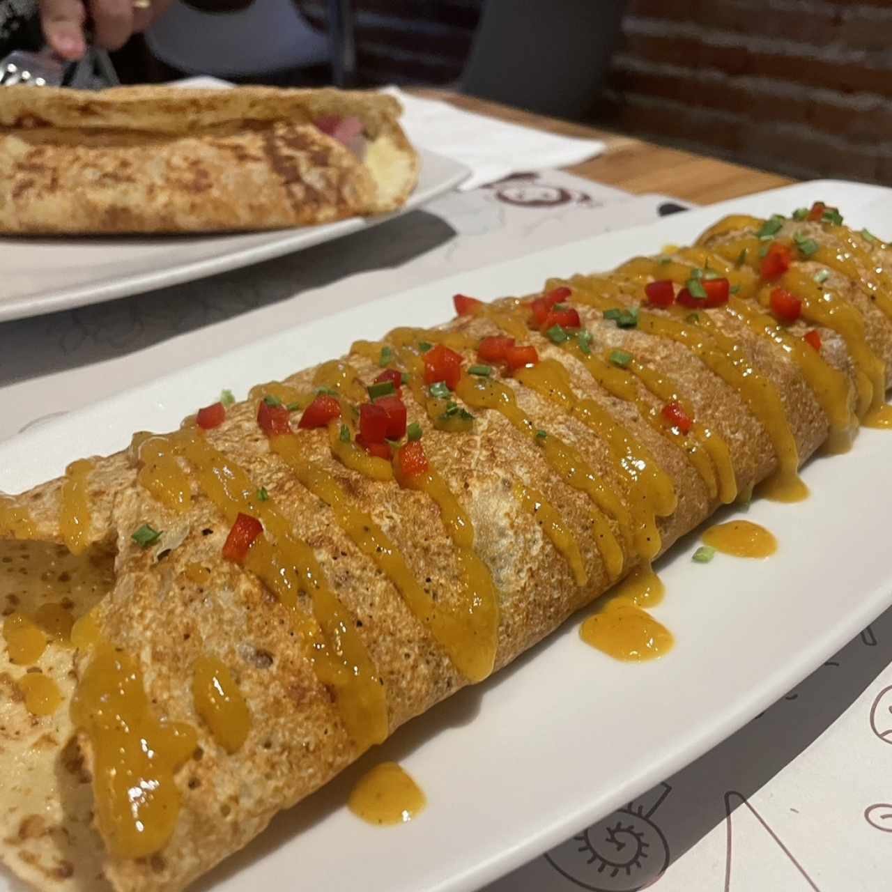 Crepes de pollo con salsa de piña 