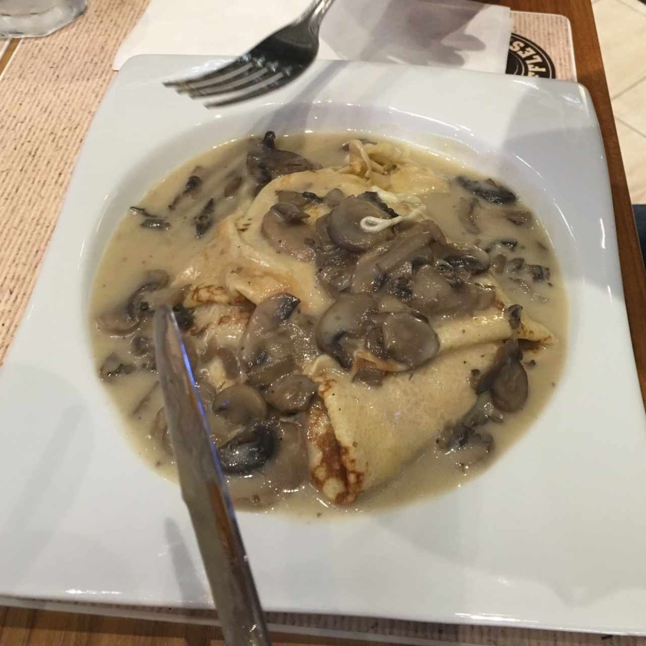 Crepes Boloñesa con queso en salsa de Champiñones