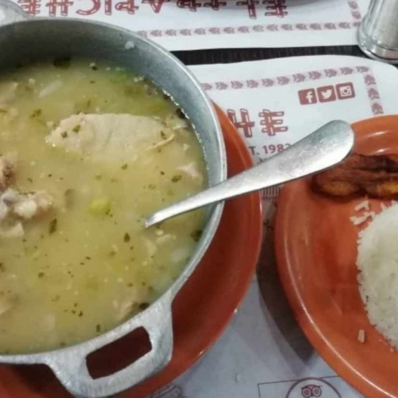 Sancocho de Gallina con arroz blanco