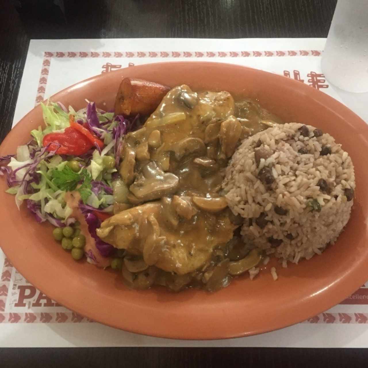 1/2 pollo con salsa de hongos