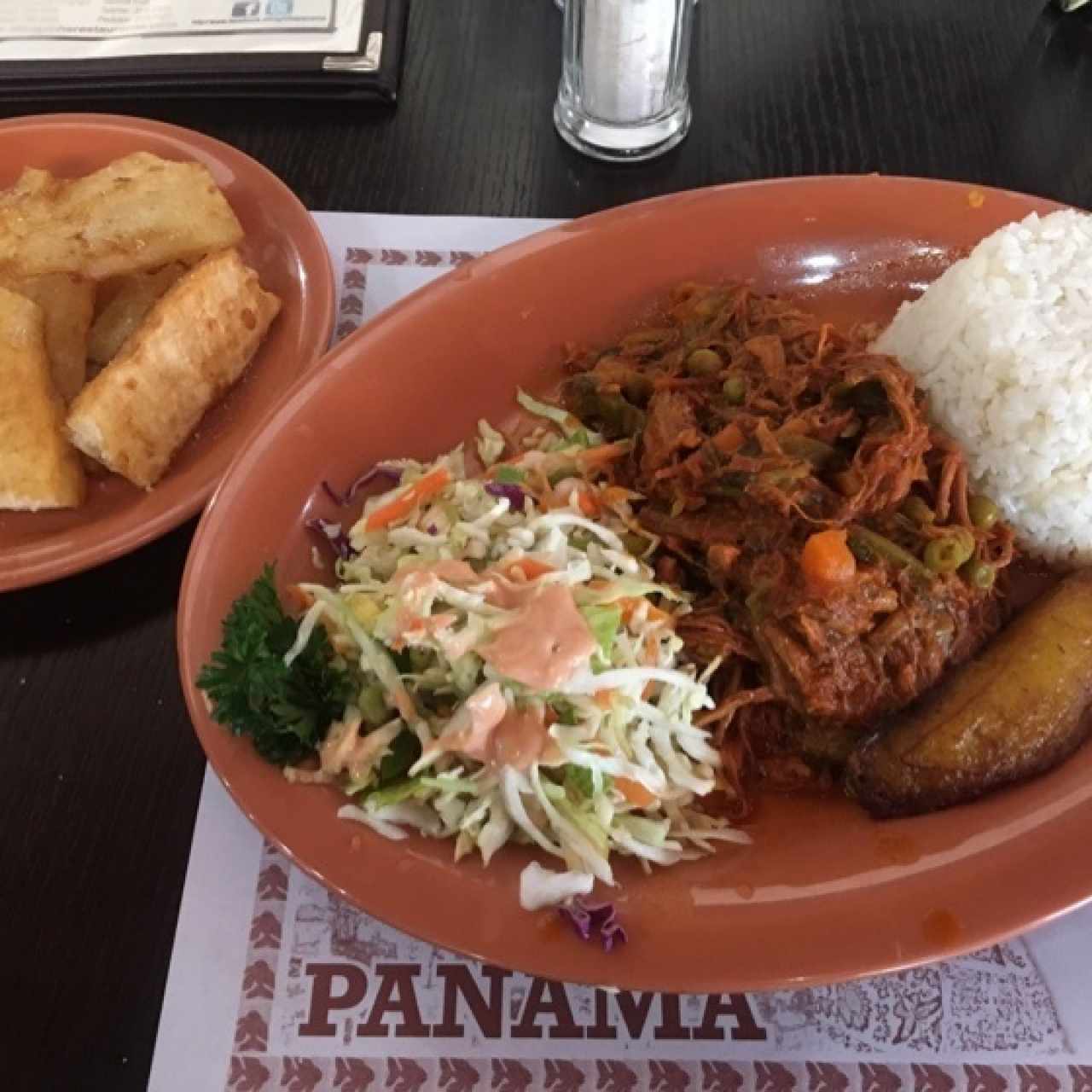 ropa vieja con extra de yuca frita.