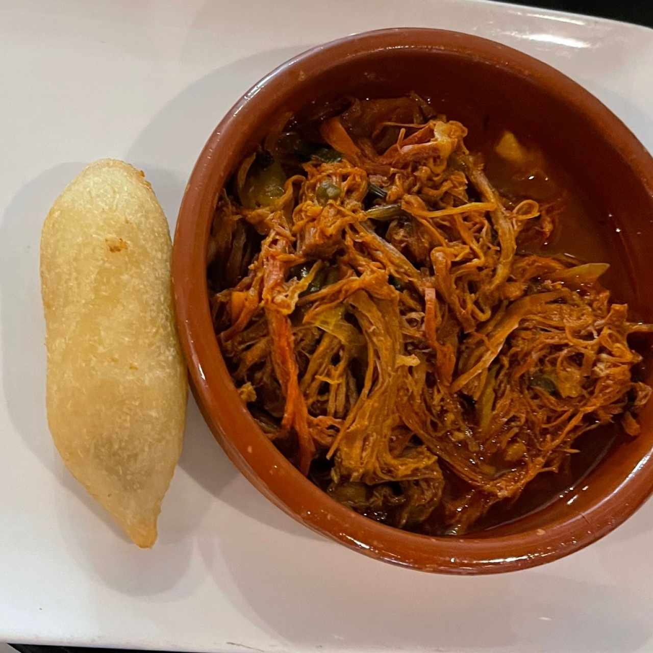 Ropa vieja con carimañola  