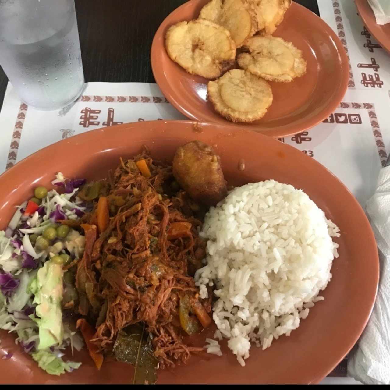 ropa vieja, orden de patacones de yuca