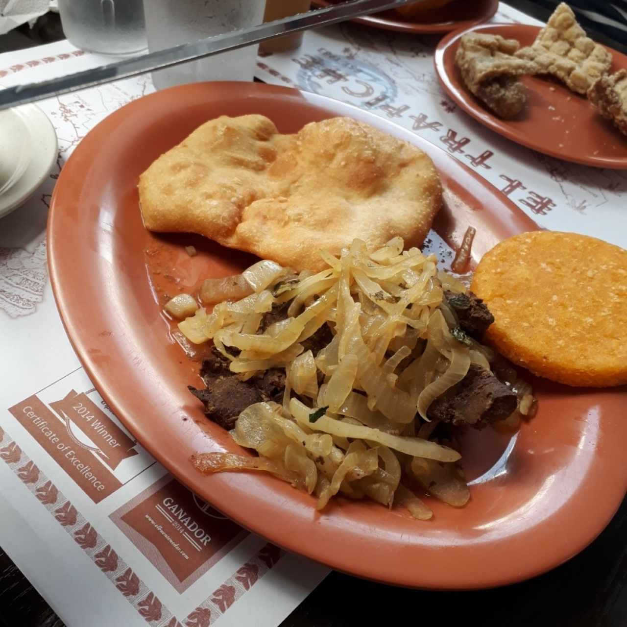 Bistec encebollado 