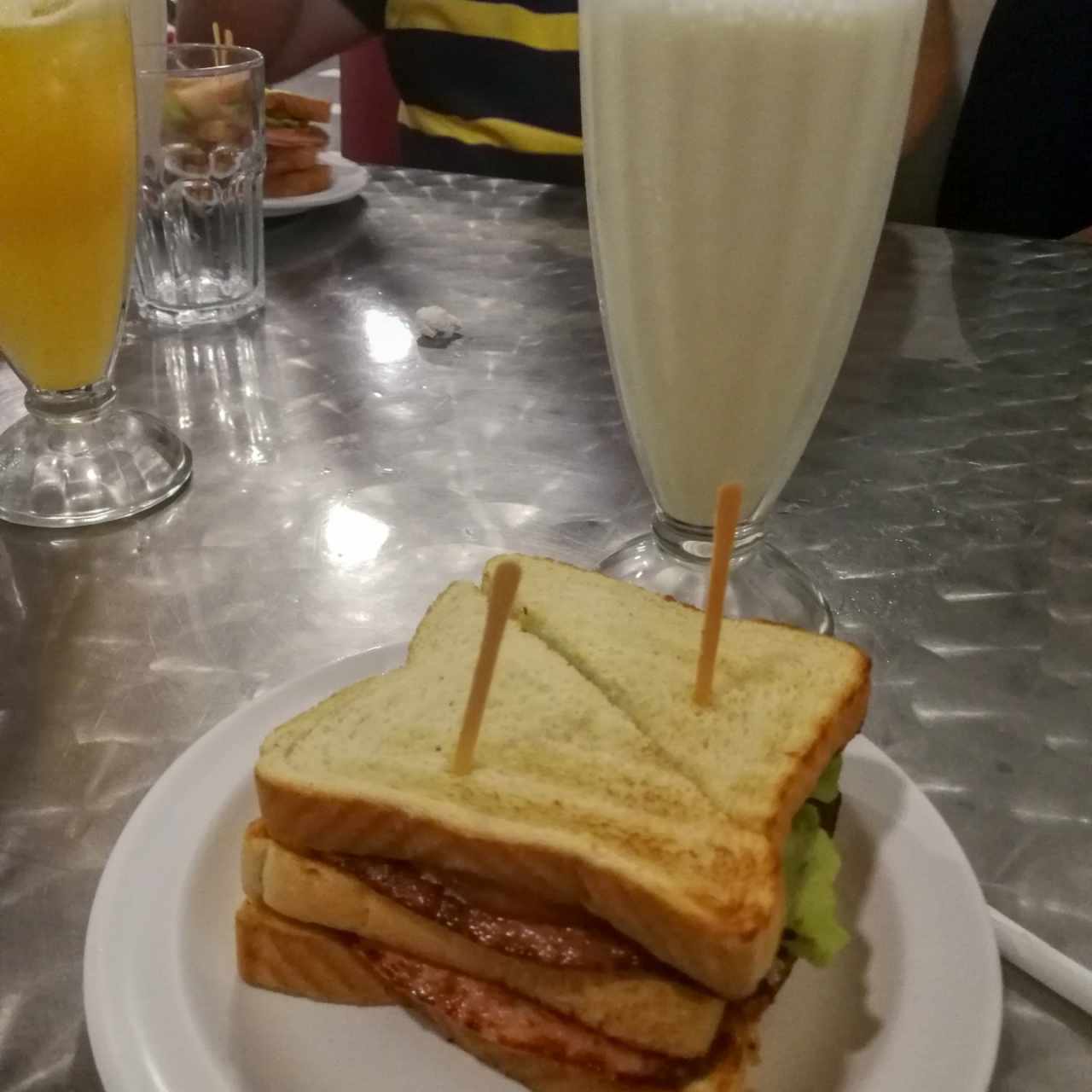 Sandwich de jamón y queso