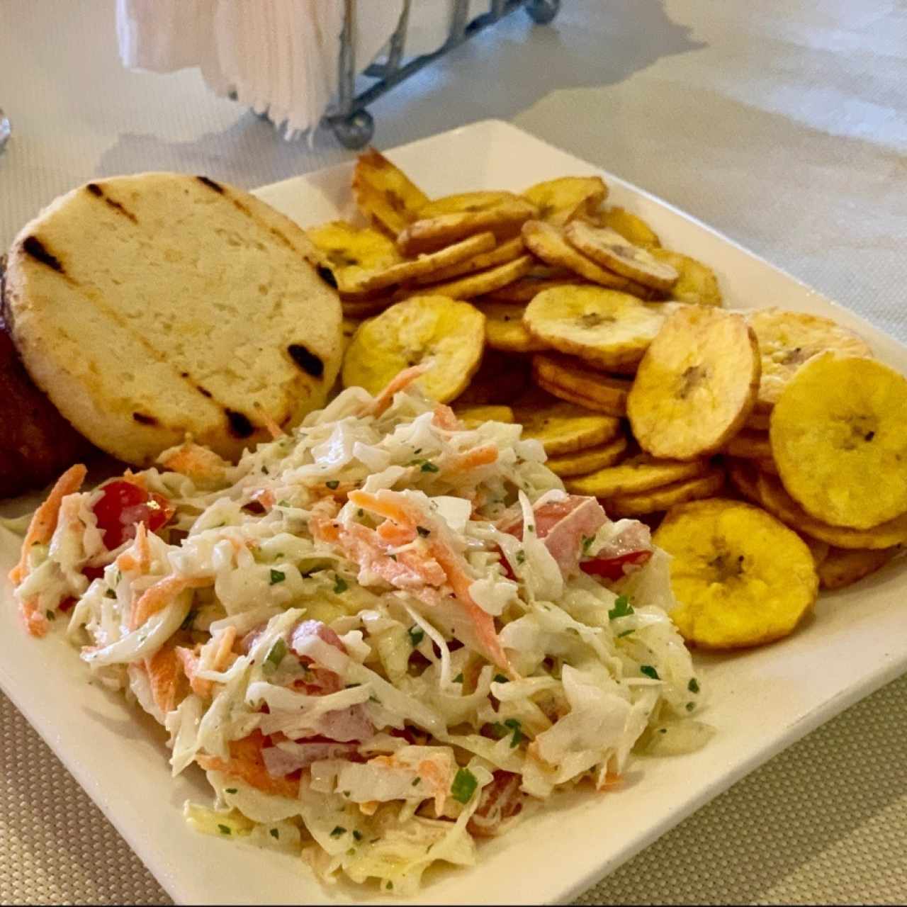 Acompañamientos de Arepa,Platano en Tentacion, Platanitos y Ensalada