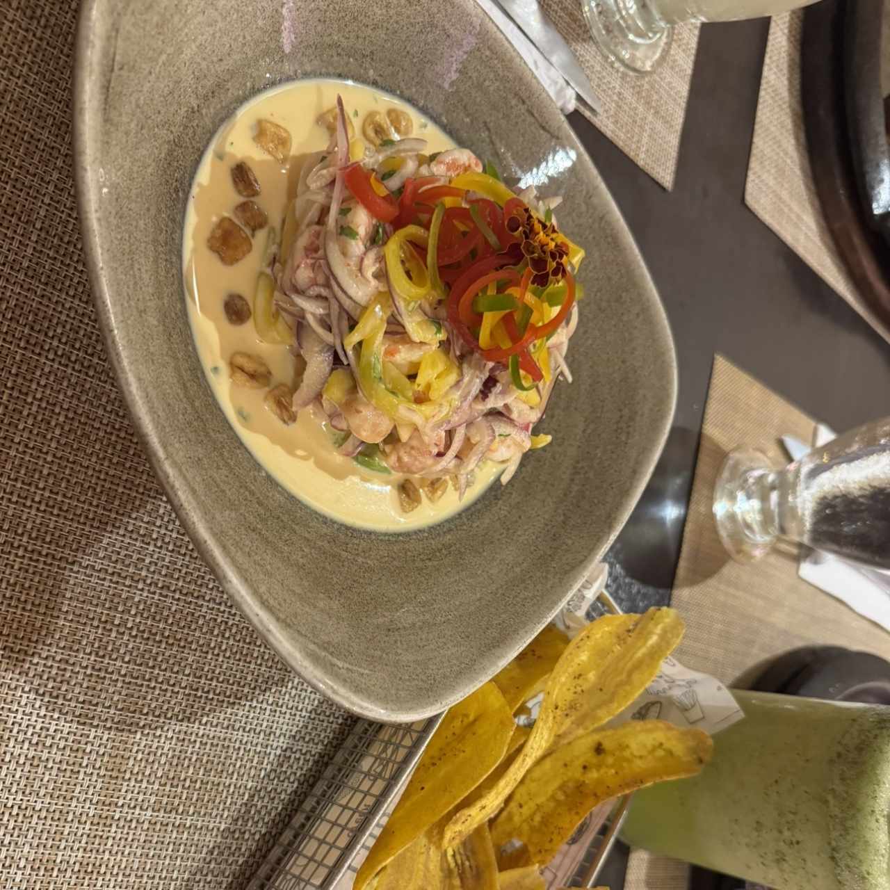 CEVICHE PERUANO FUSIÓN DE CAMARÓN