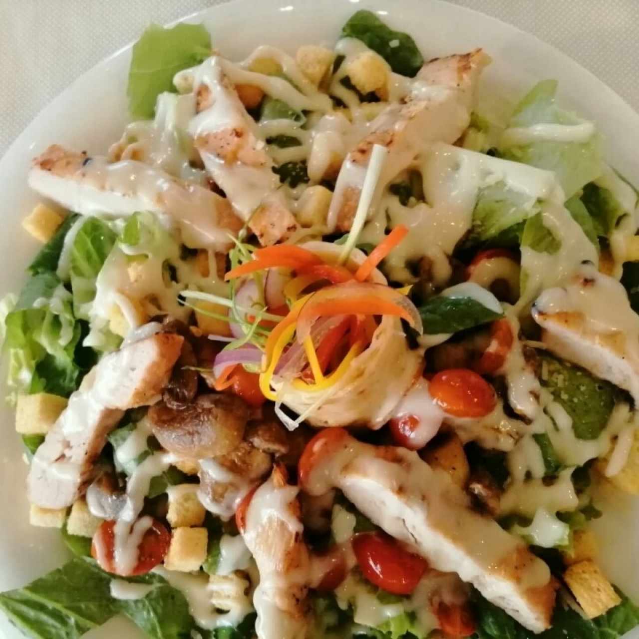 ensalada Ceasar de pollo