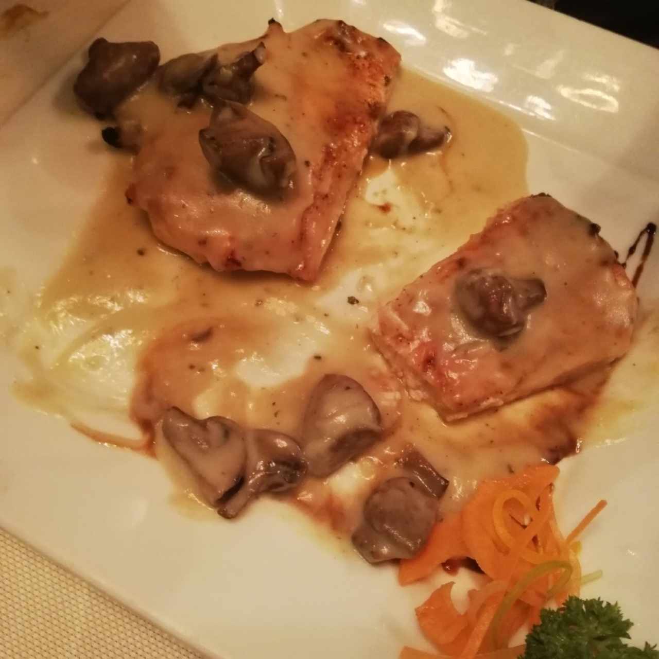 pollo con hongos