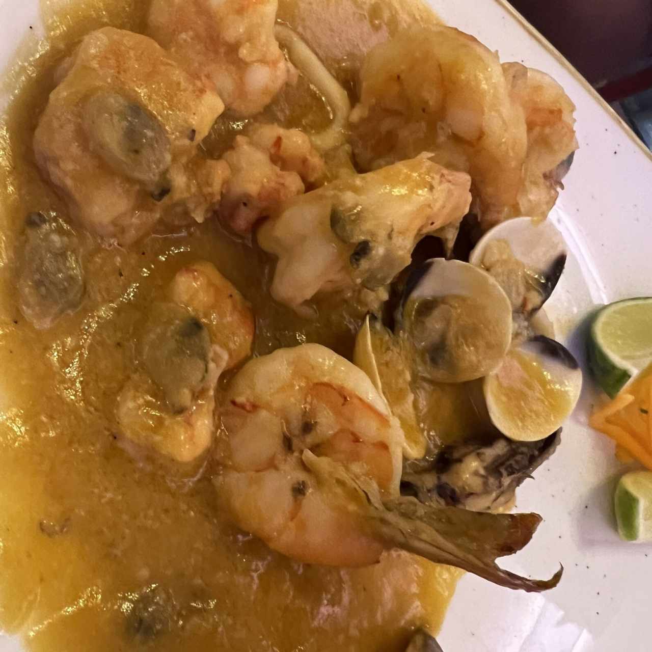 LANGOSTINOS EN SALSA MARINERA