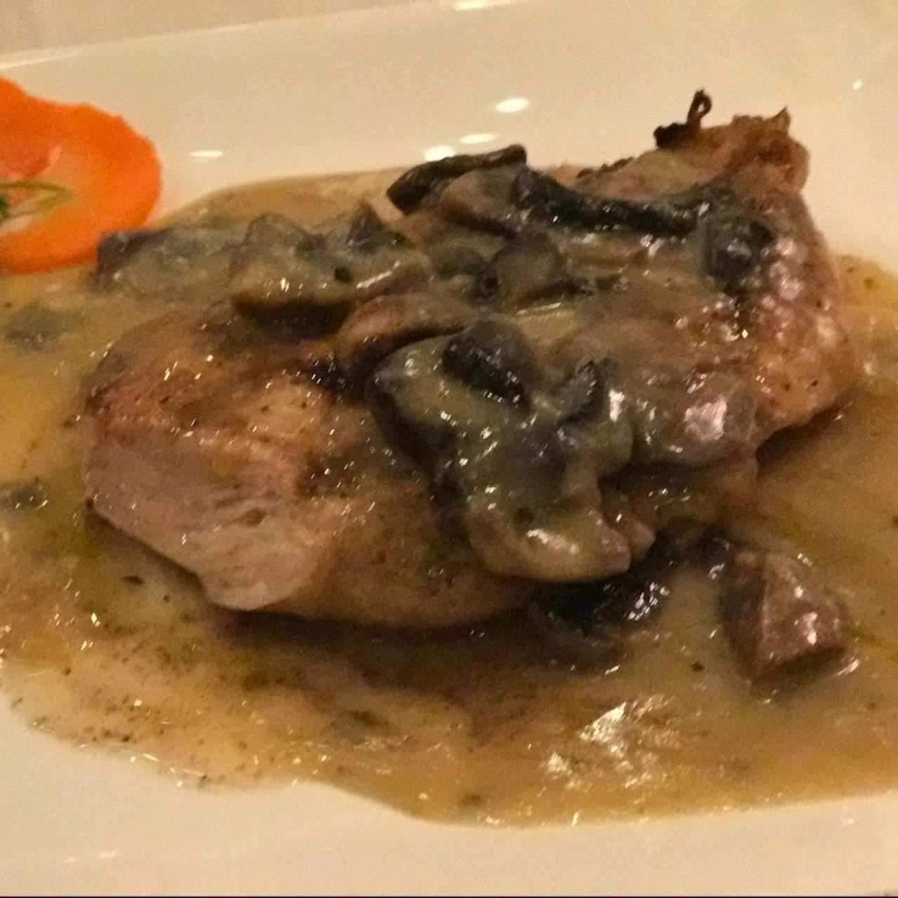 pollo en salsa de champiñones 