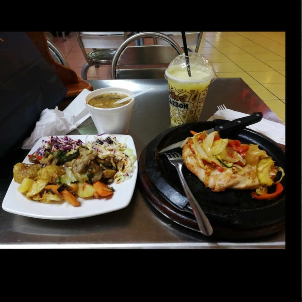 Combo 1: Filete de Pollo + 5 Acompañamientos y Bebida