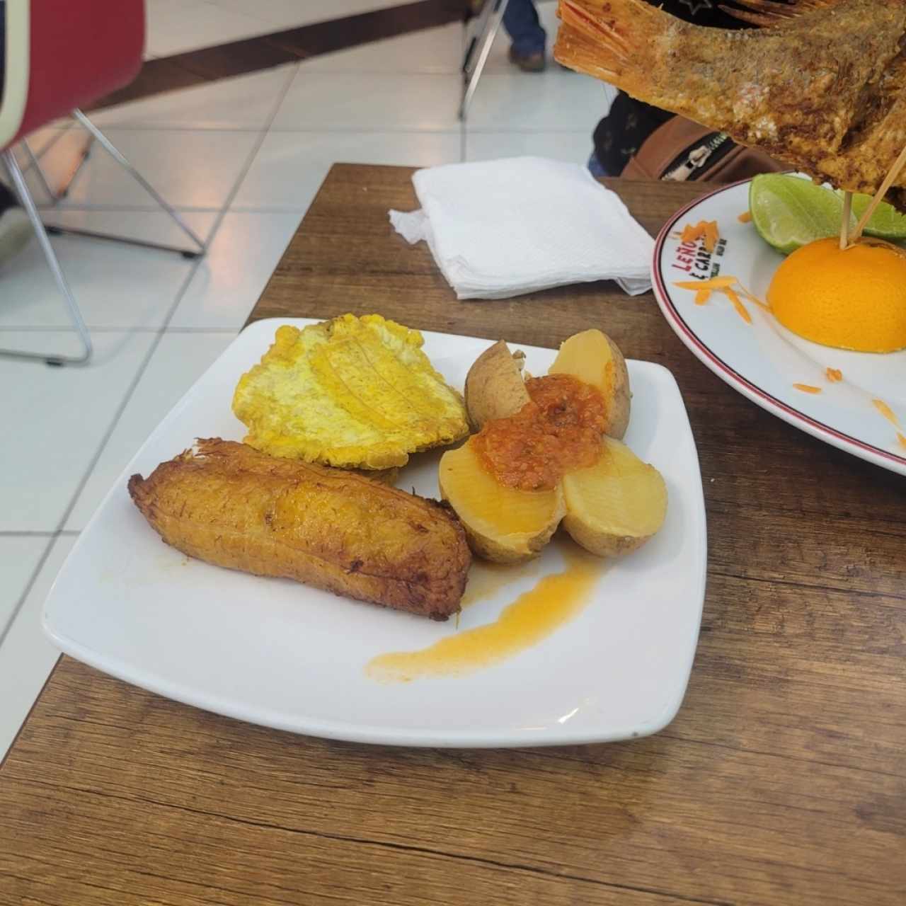 papa con patacones y platano