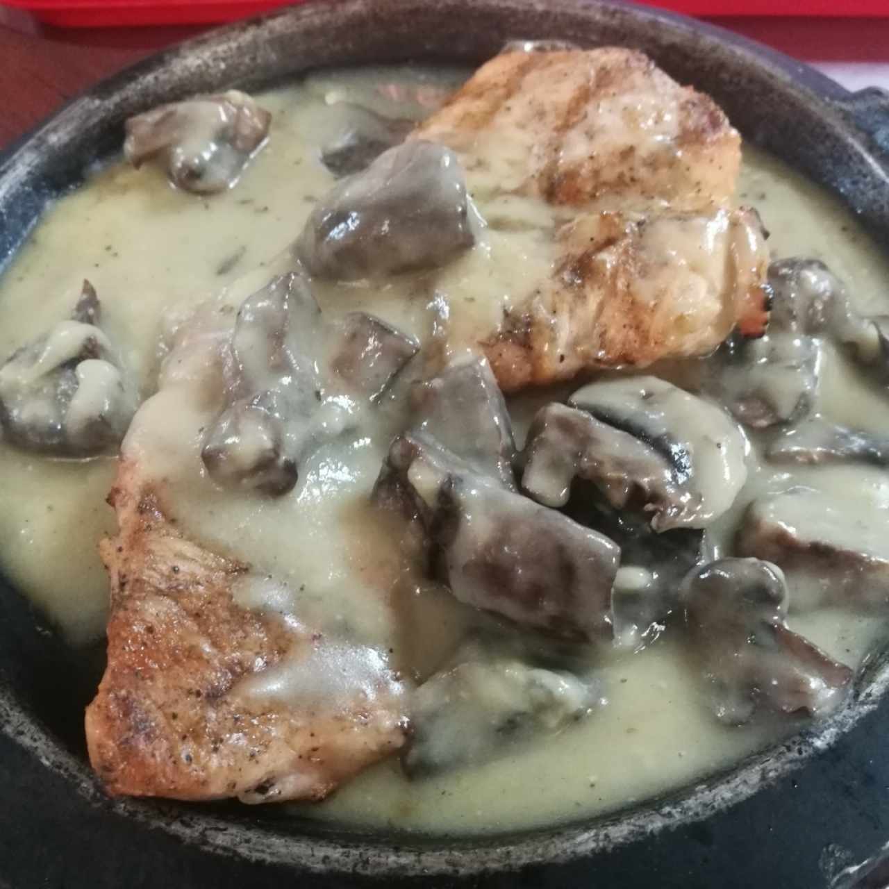 Filete de Pechuga de Pollo en Hongos