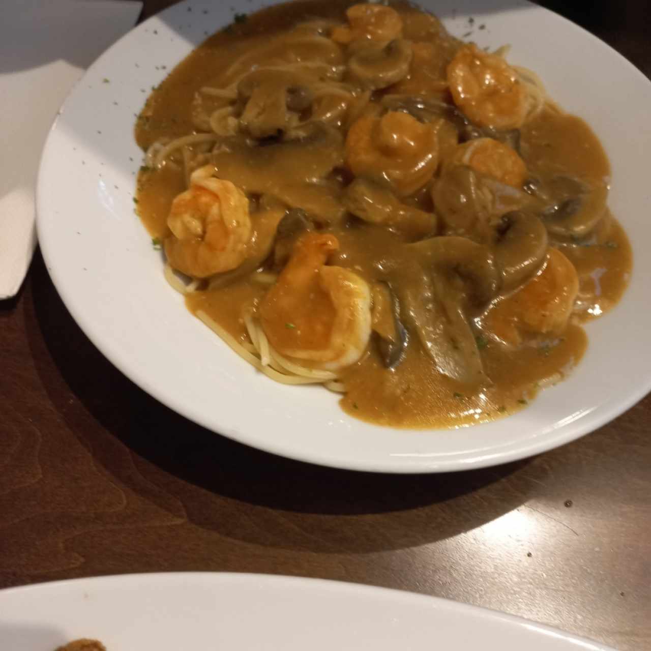 Pasta, hongos y camarones al curry