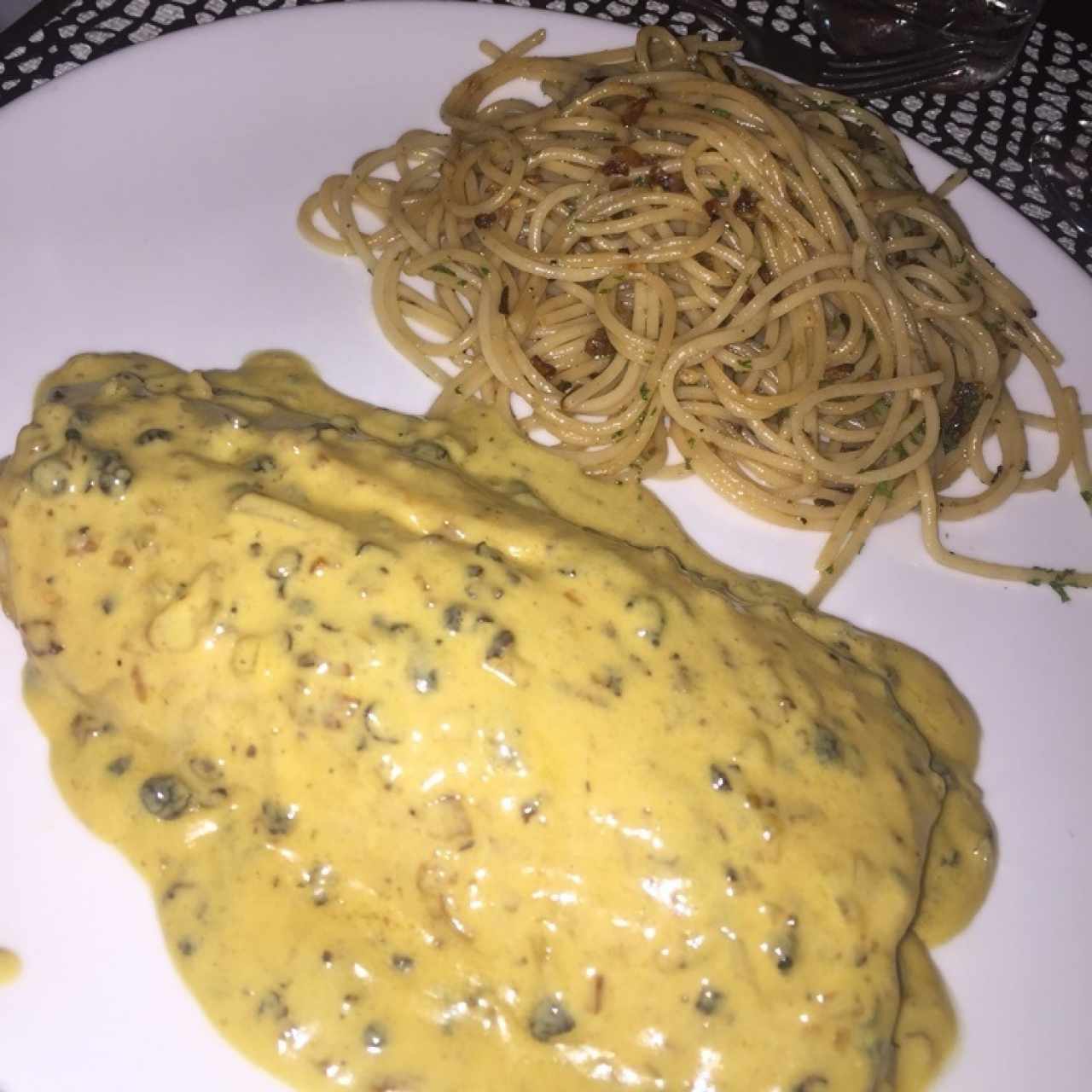 corbina con pimienta negra y pasta integral