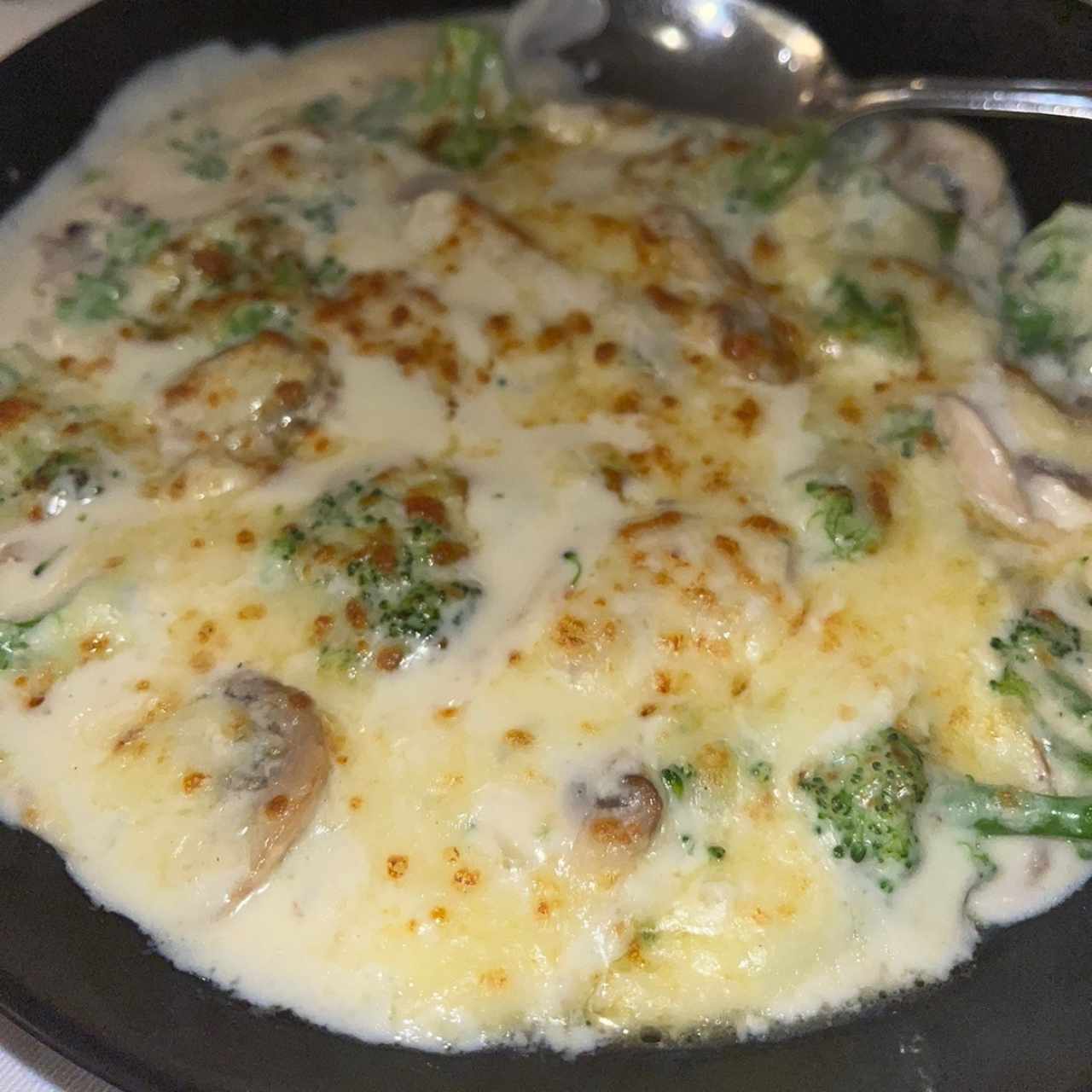 Broccoli con queso fundido