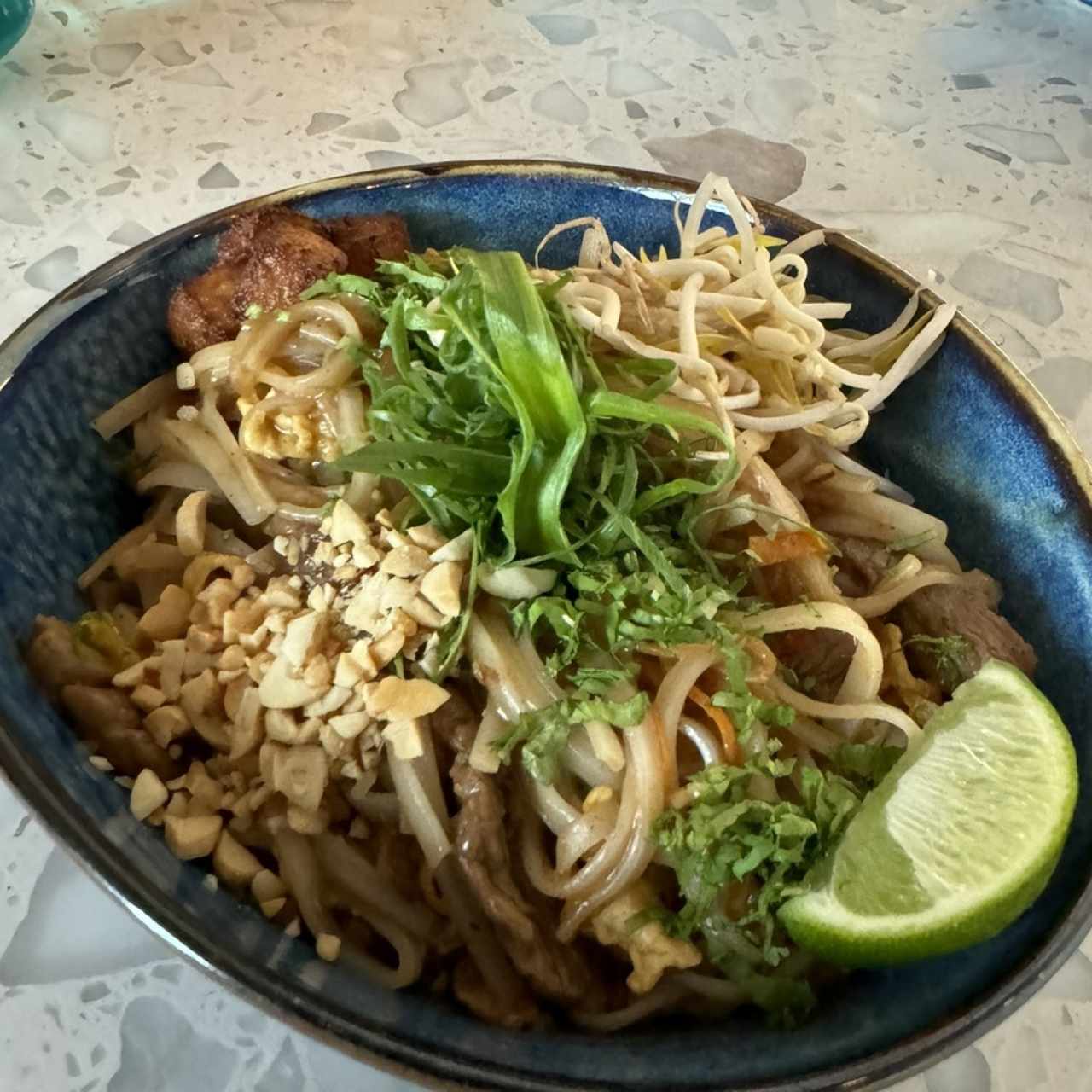 Pad Thai Mixto (pollo, filete y langostinos)