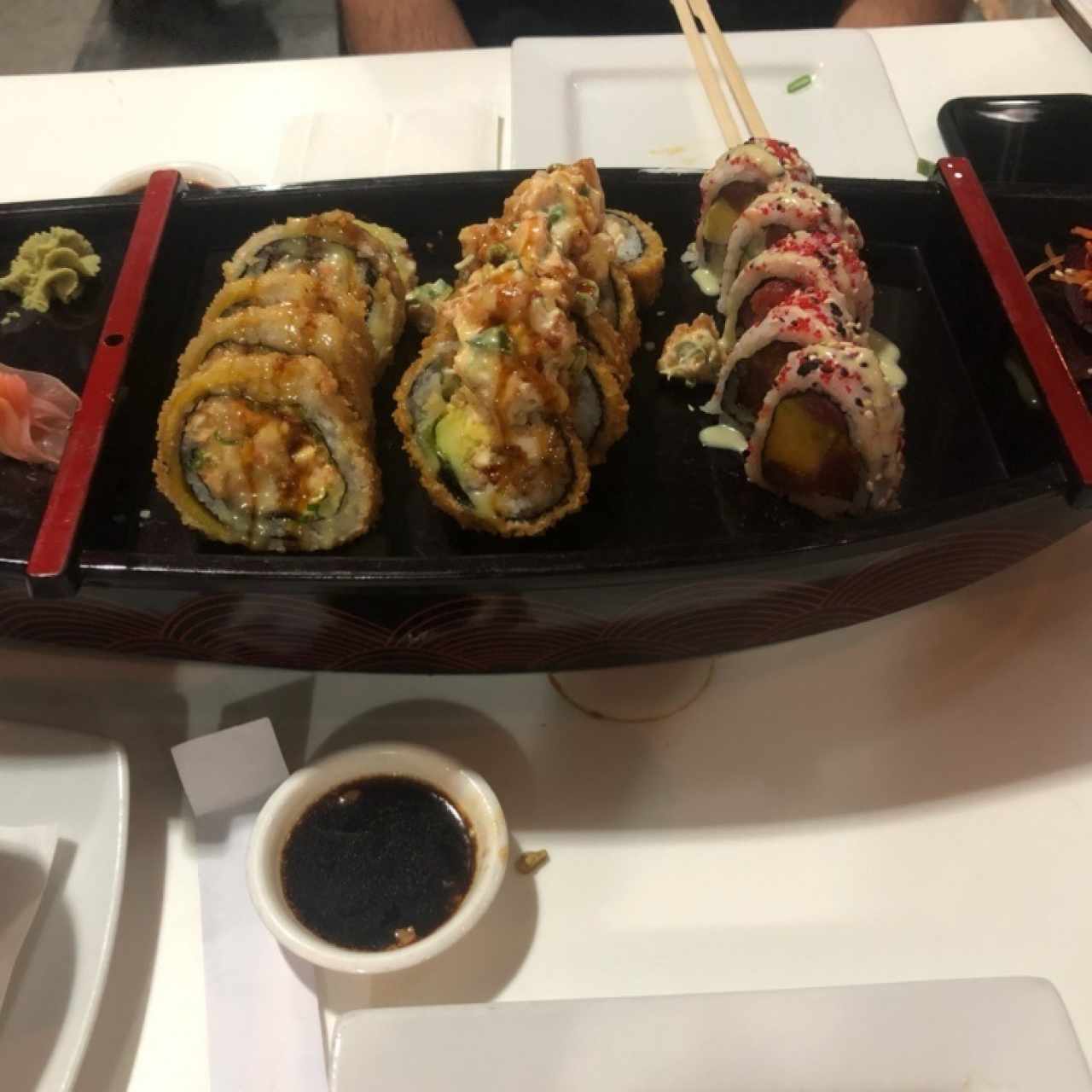 3 tipos diferentes de sushi: Canalero, Kunfu panda y Maguro spicy