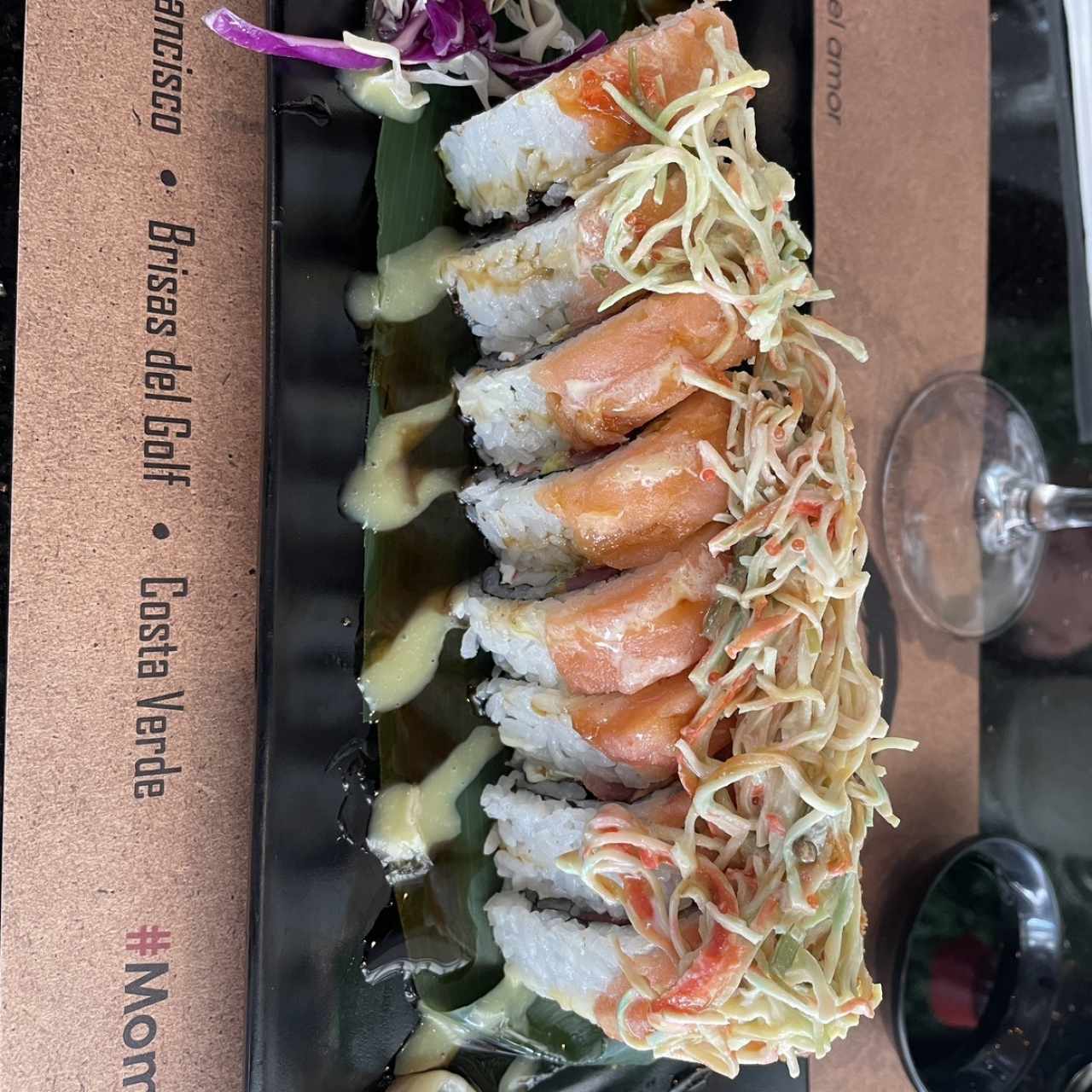 Sushi con salmon 