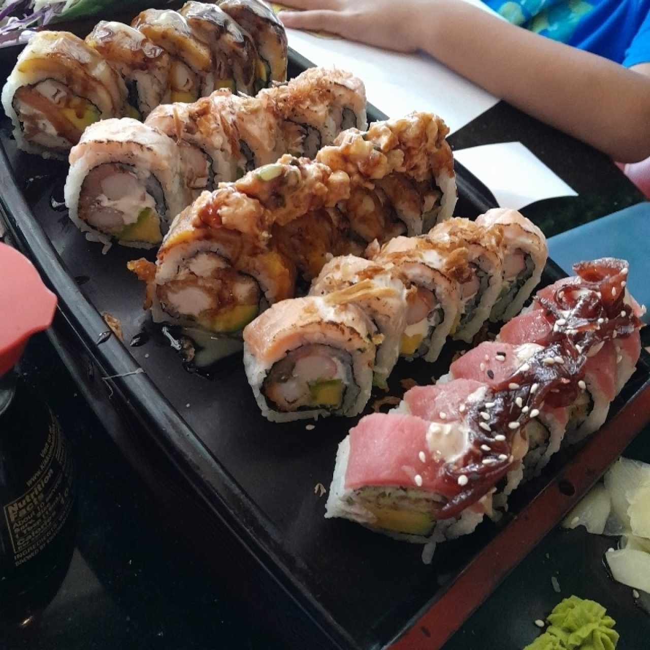 Barco de sushi variados 