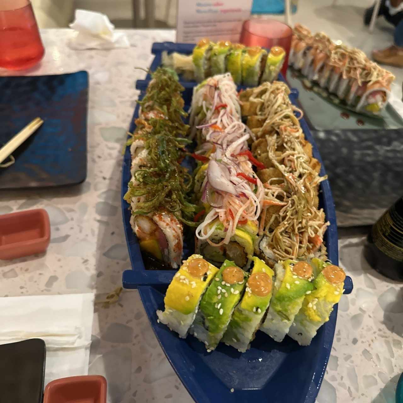 Barco de Sushi Combinación de Rolls 