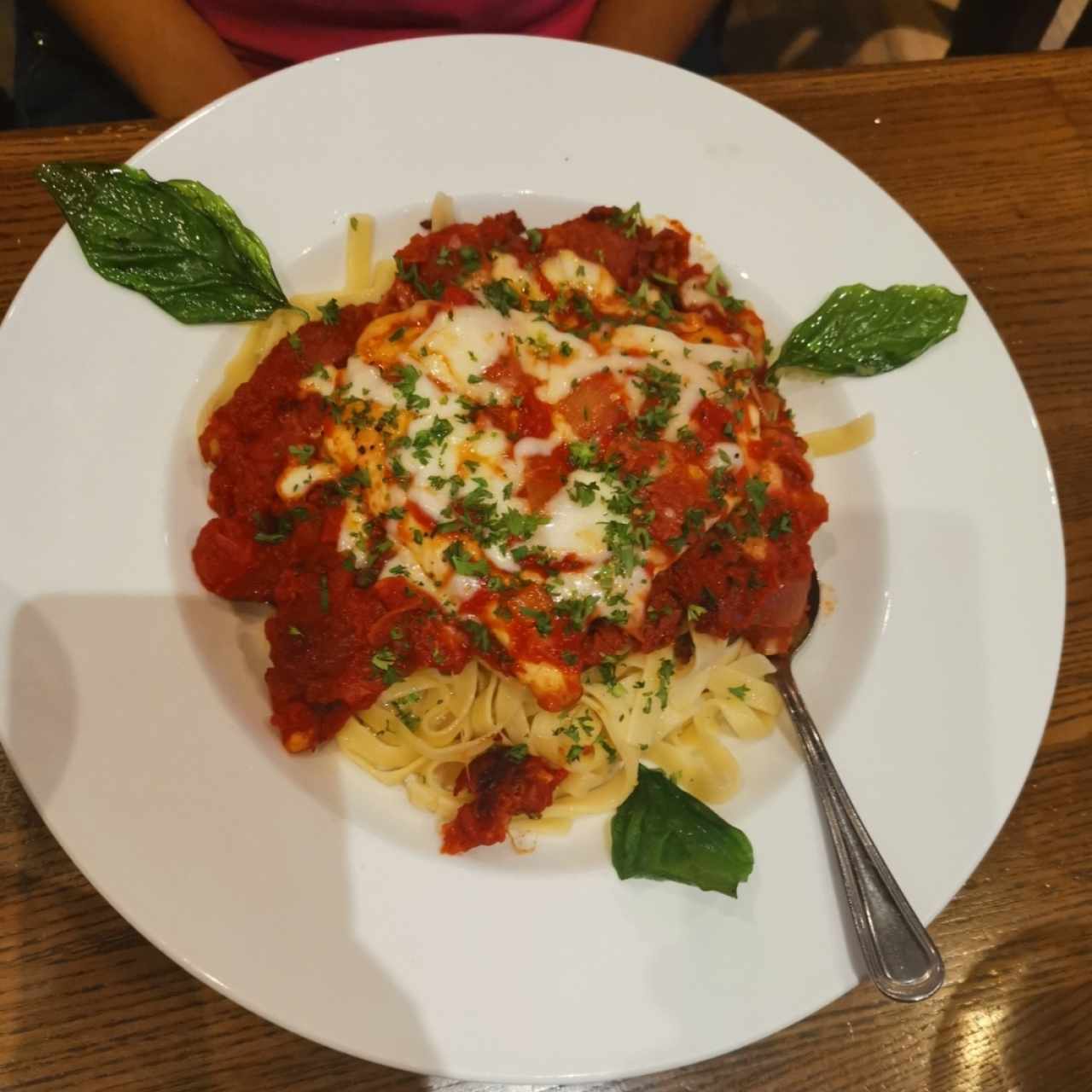 Pasta en Salsa roja con Pollo