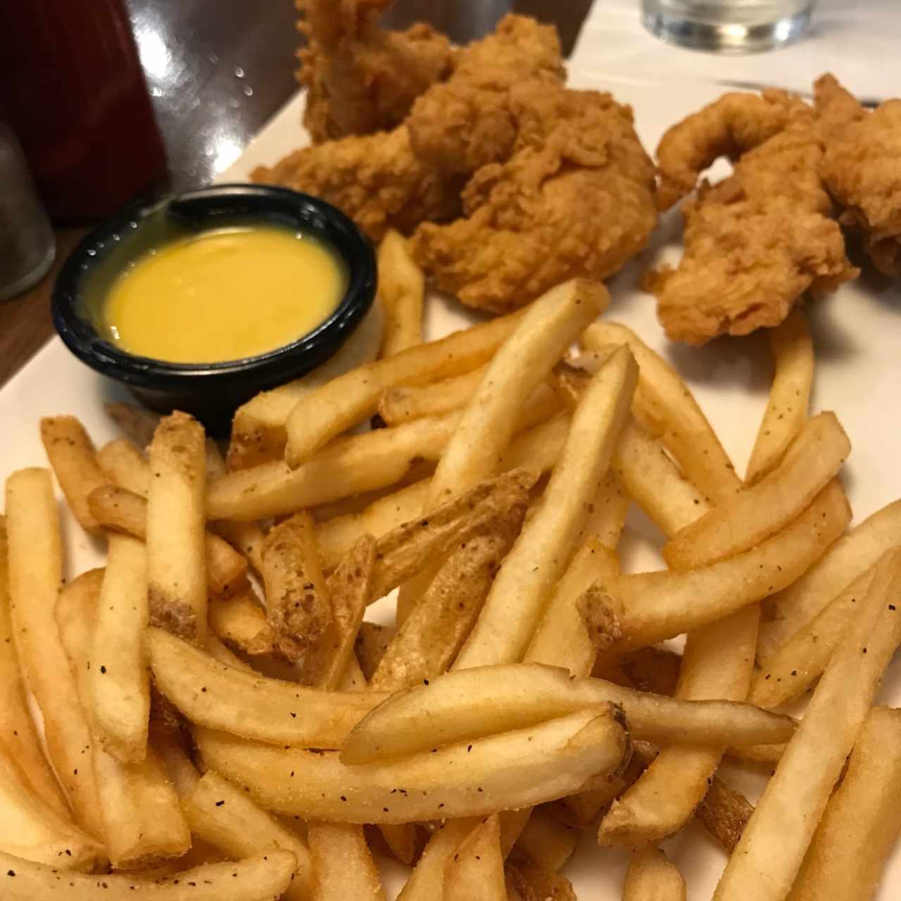 Chicken fingers con papas