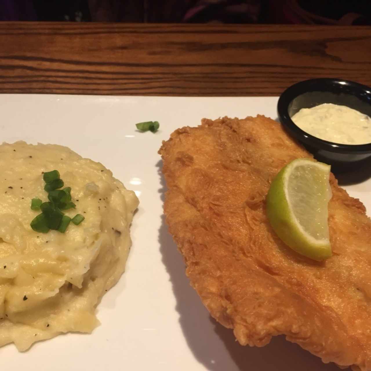 Pescado de día con puré de papas