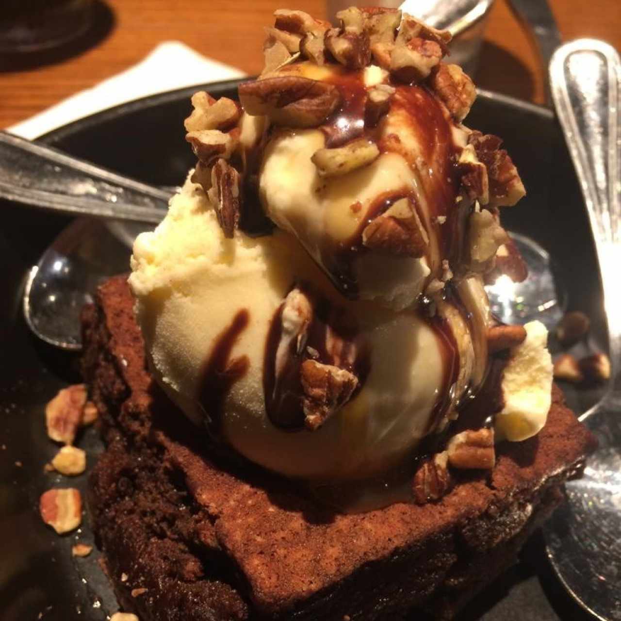 Brownie with vanilla ice cream 