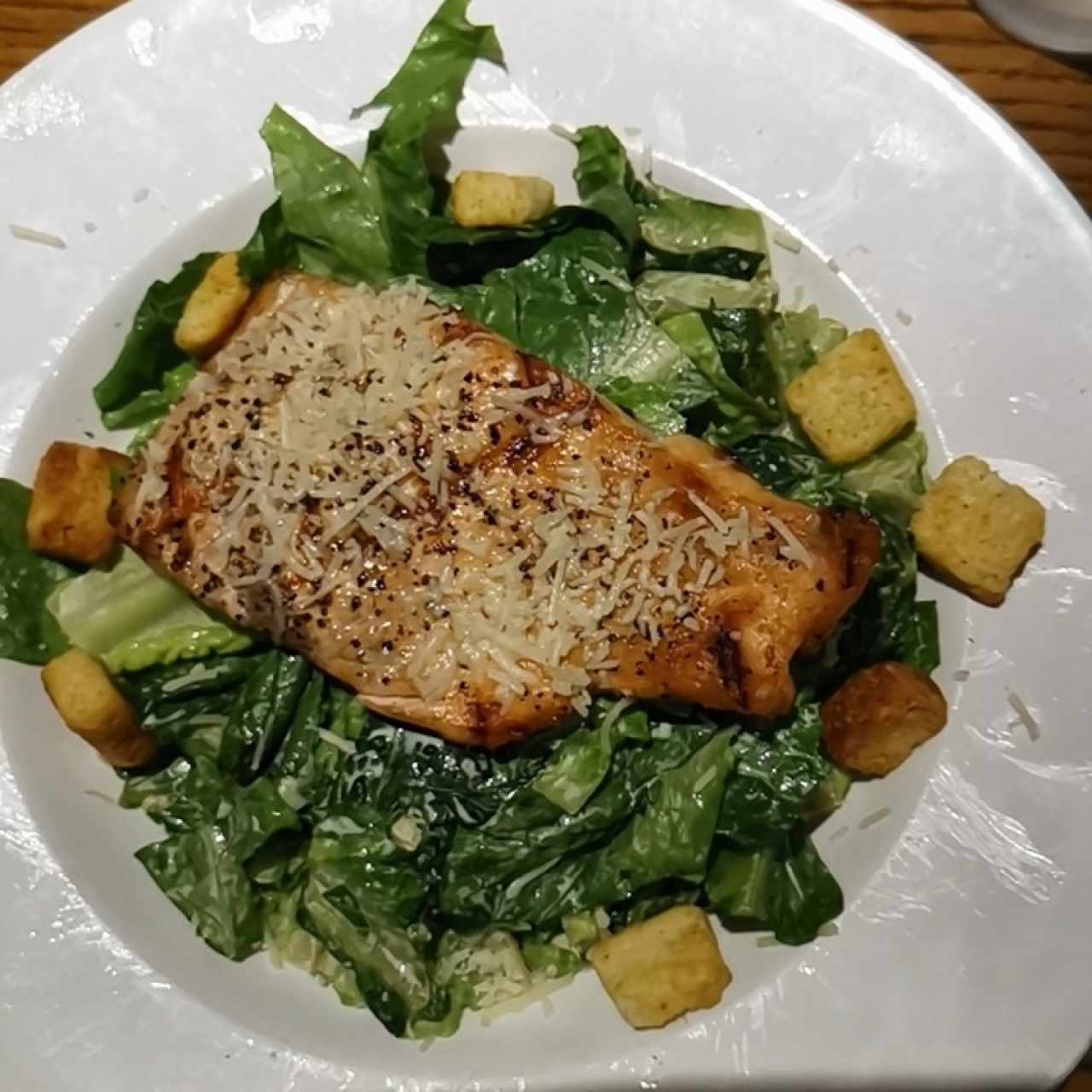 Ensalada Cesar con Salmón