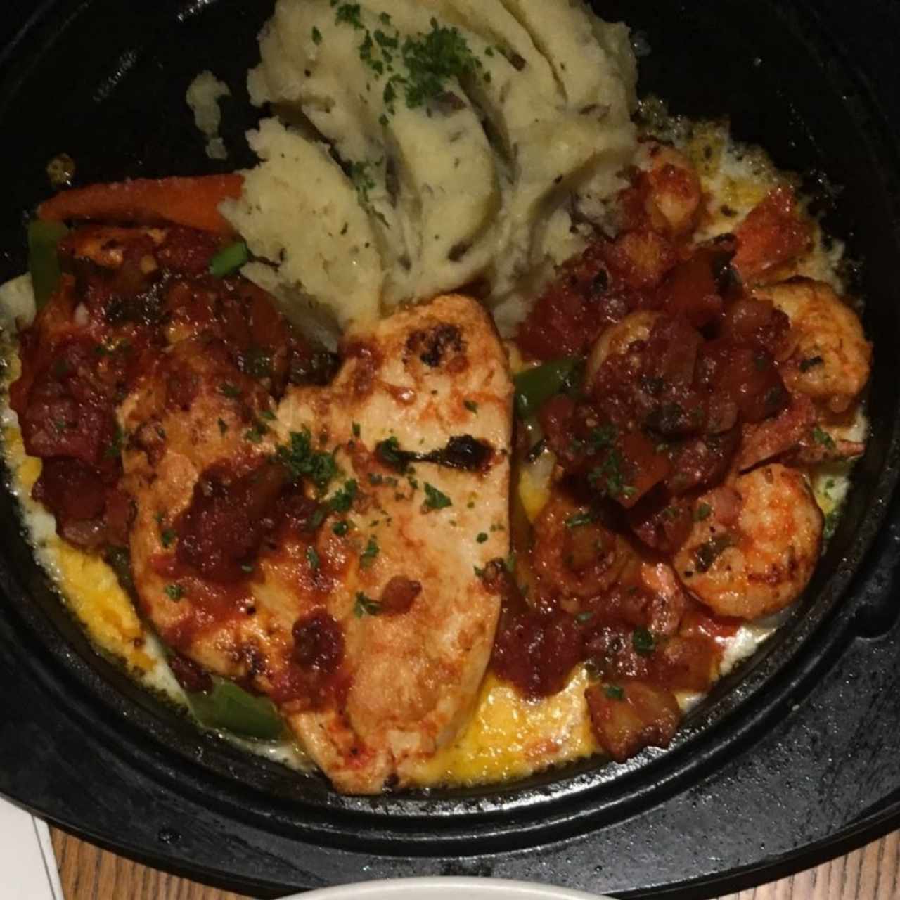 zizzling chicken and shrimp con puré