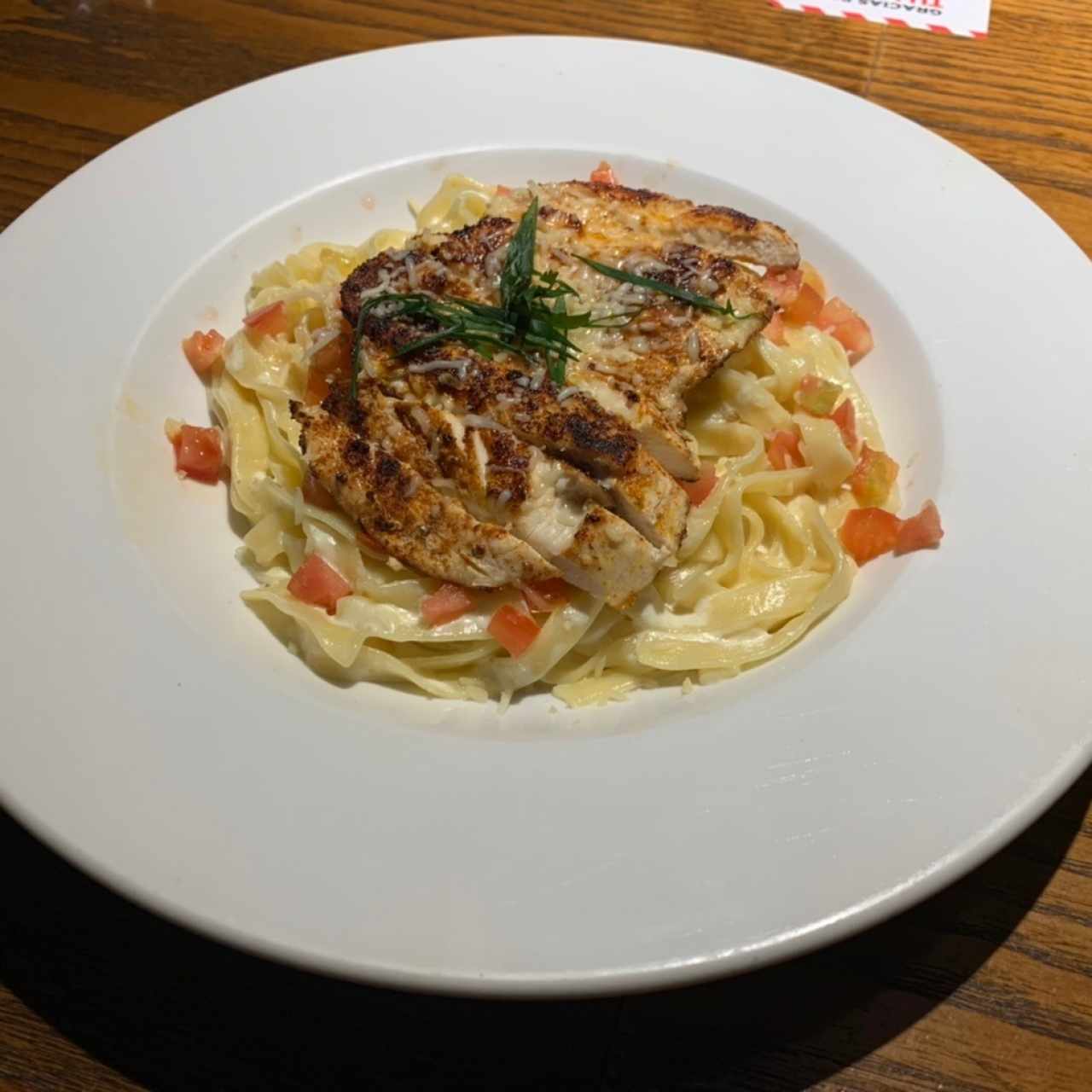 Fetuccini Alfredo con pollo