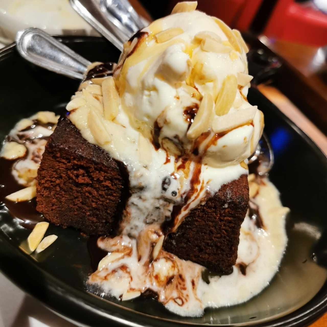 Brownie con helado