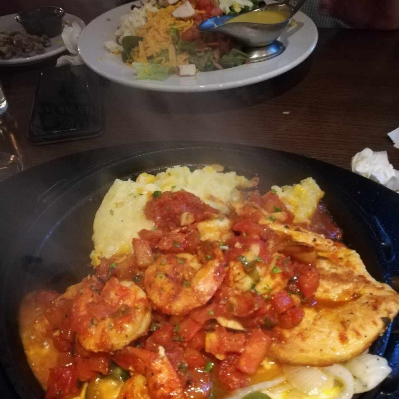 camarones y pollo con puré.