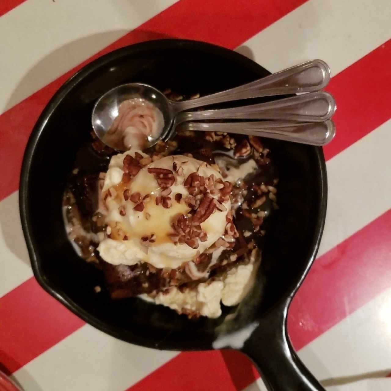 Brownie con helado