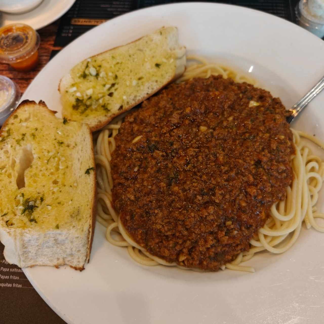 Espaguettis con Pollo, Lomo, Boloñesa, Albóndigas, Alfredo con Jamón o Carbonara