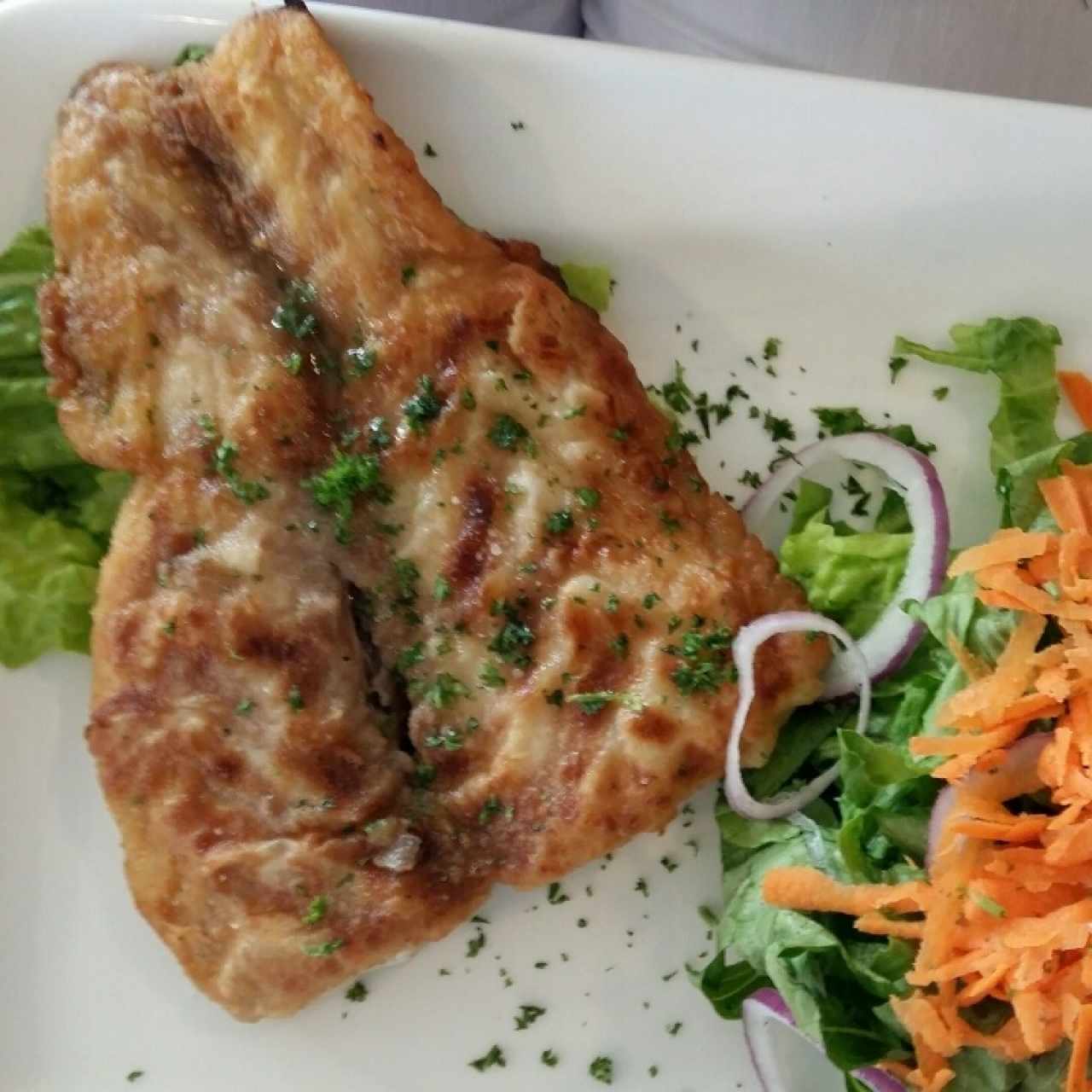 filet de corvina con ensalada