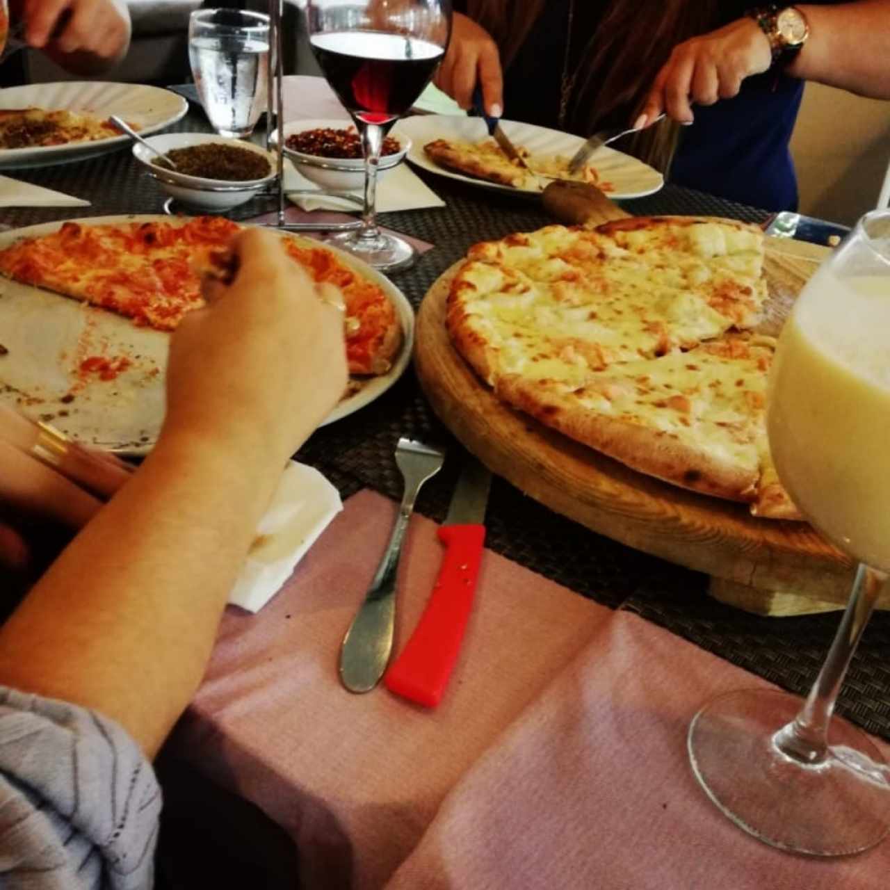 pizza blanca salom  y margherita