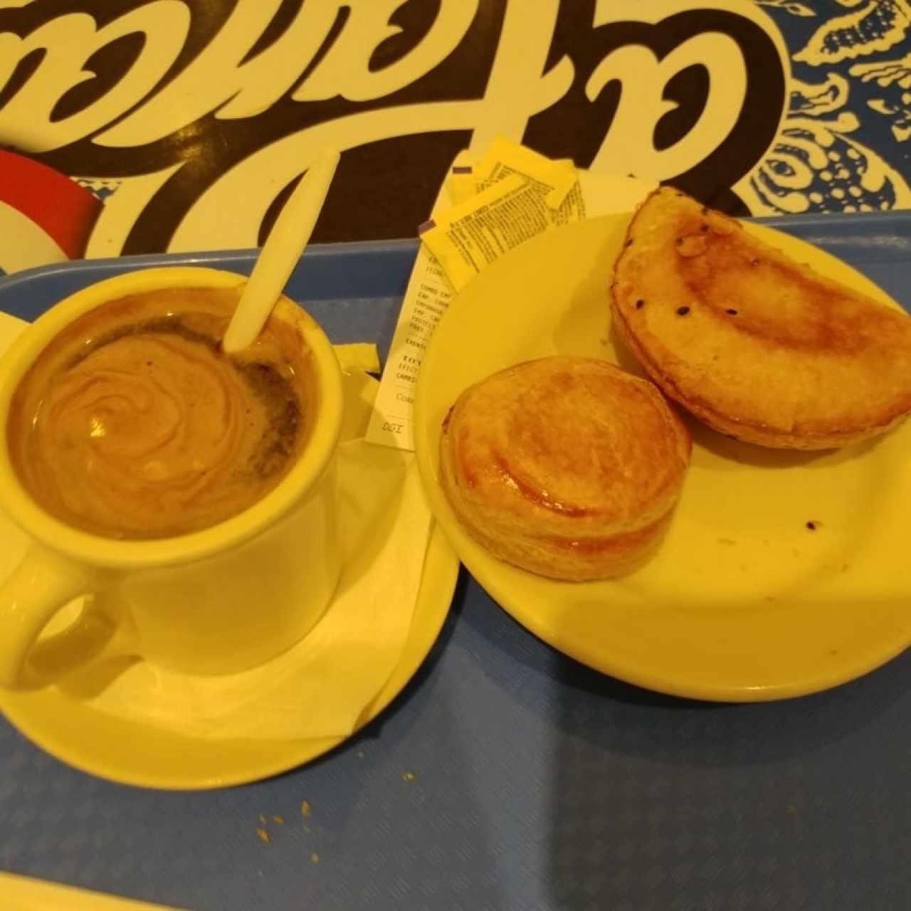 Café Negro, Empanada de Carne y Pastelito de Carne