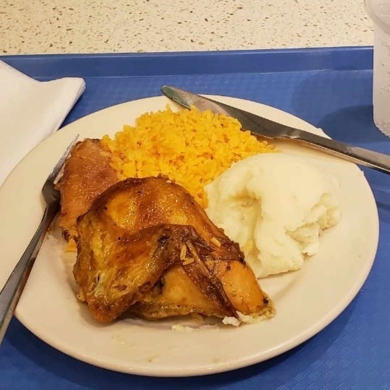 Pollo, Arroz, Puré de Papas y Plátano