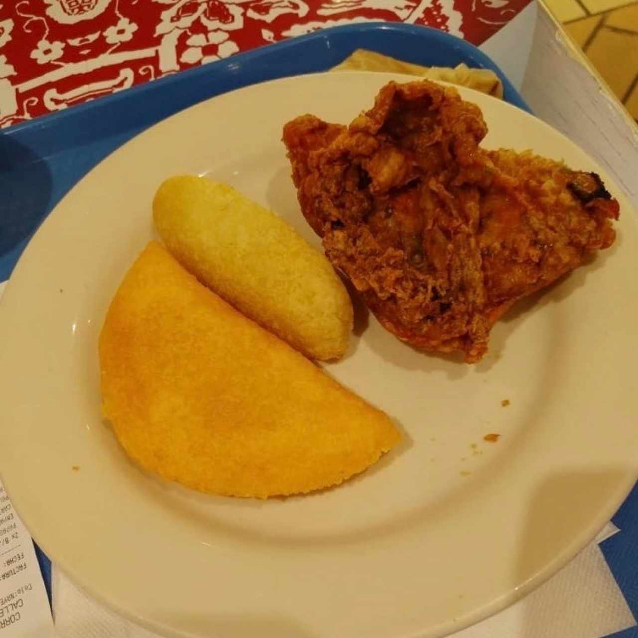 Empanada de Maíz, Carimañola y Pollo Frito