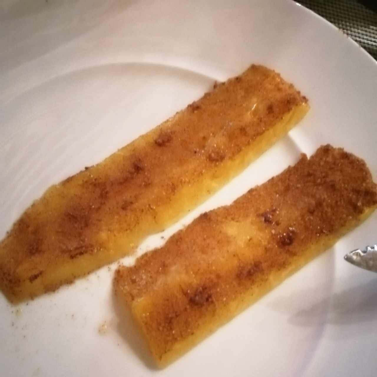 Piña asada con canela